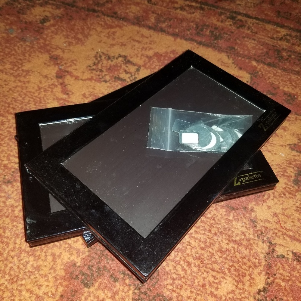 3 large magnetic Z Palettes